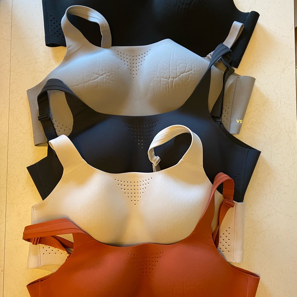 Lot of (5) Victoria Secret Featherweight Max Sport Bra